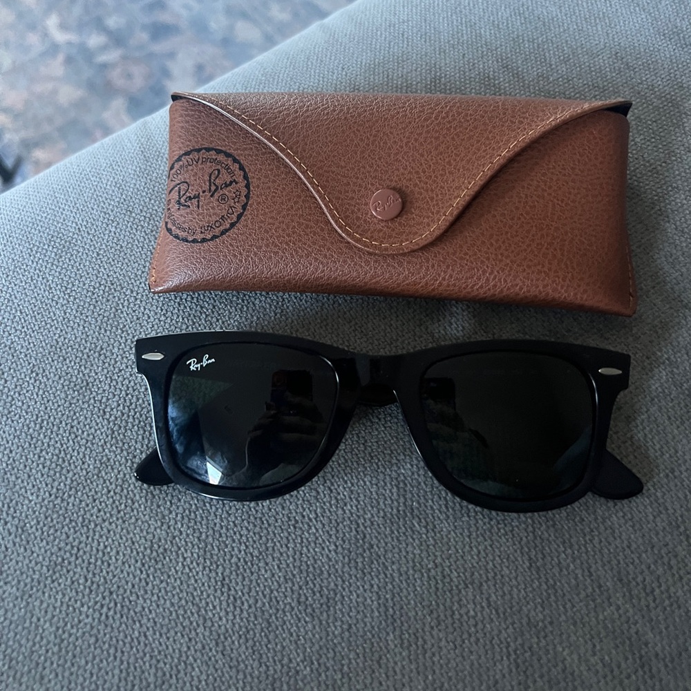 Ray-Ban Classic Black Sunglasses with Tan Case